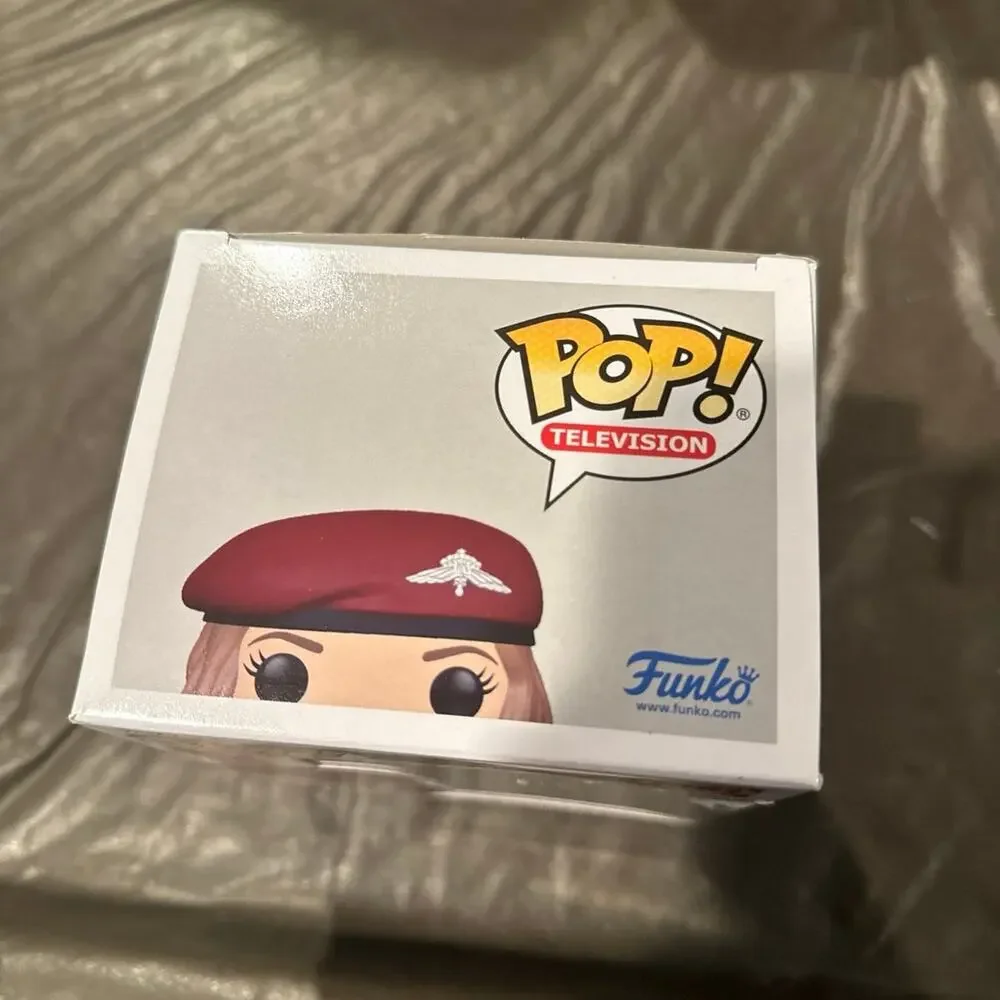 Robin stranger things funko Pop 1461. Listing #1 - Picture 6 of 6